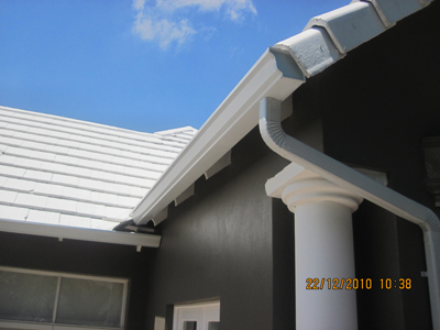 Completed Seameless Gutter with Down-pipe in White.